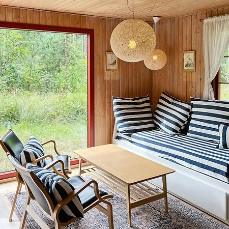 Chenoa - 200m From The Sea By Interhome