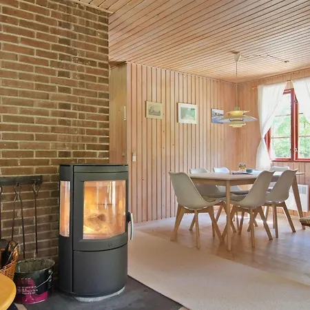 Chenoa - 200m From The Sea By Interhome Vester Somarken